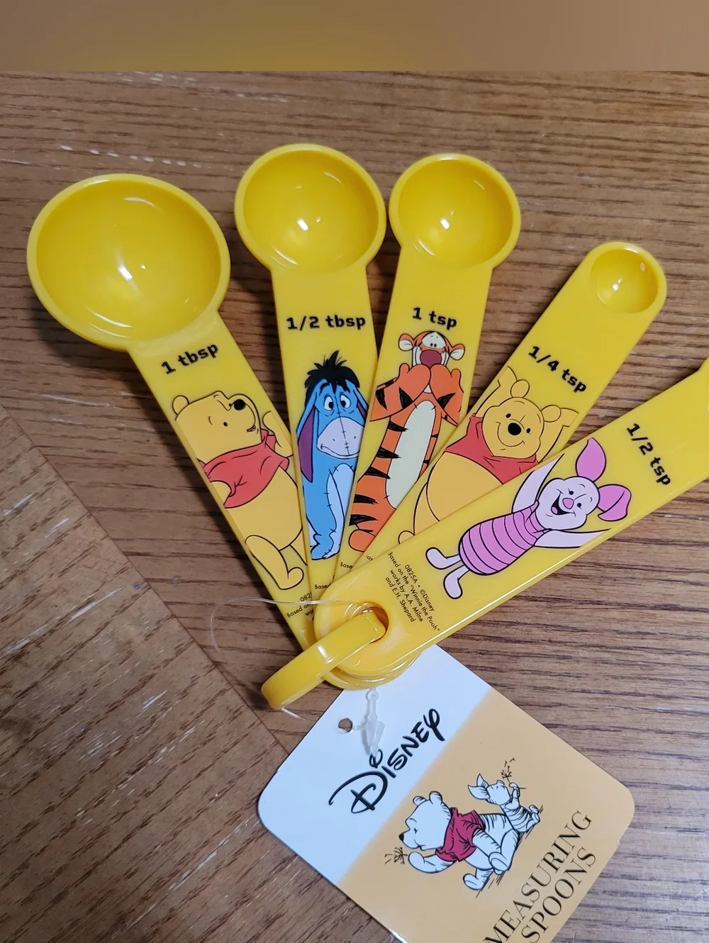NWT Disney Winnie The Pooh 7 Pc Kitchen Set - Towel Oven Mitt Measuring Spoons